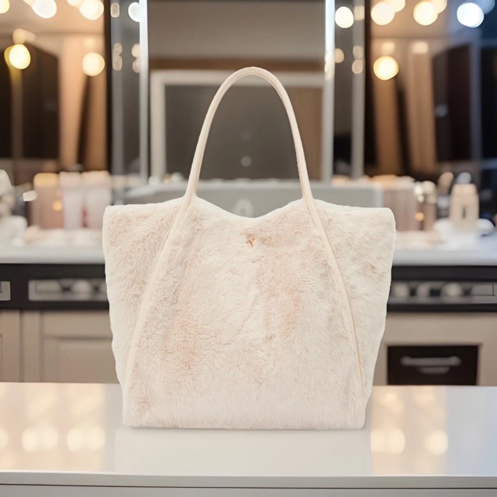 💝NWT VICTORIA'S SECRET IVORY FAUX
FUR GOLD VS LOGO FUZZY
CARRYALL TOTE BAG PURSE